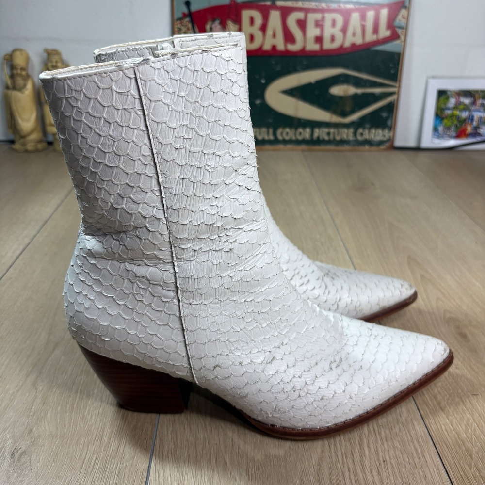 Matisse Caty White Snake Embossed Leather Western Ankle Boots 8M Brazil - Picture 2 of 9